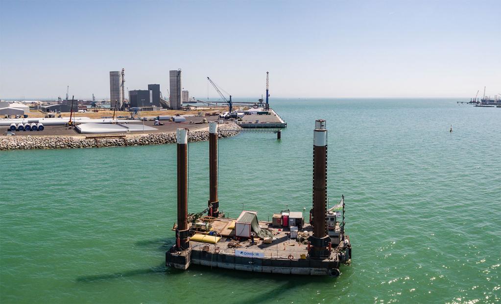 Sondages géotechniques sur barge La Rochelle