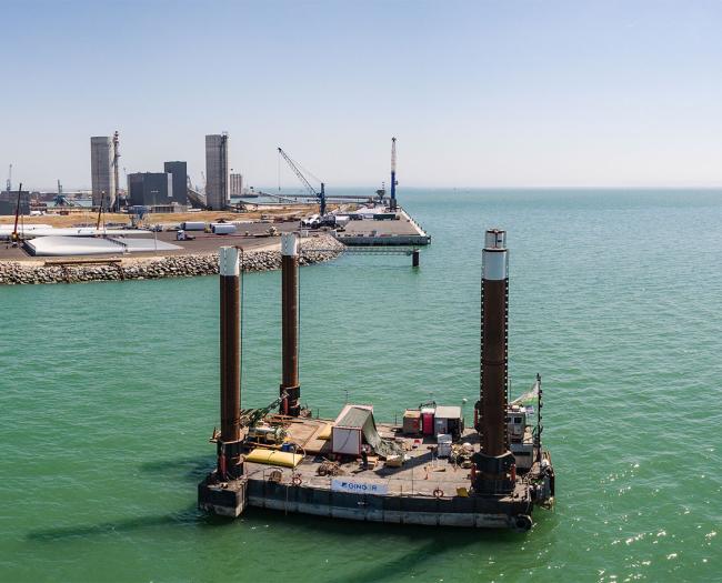Sondages géotechniques sur barge La Rochelle